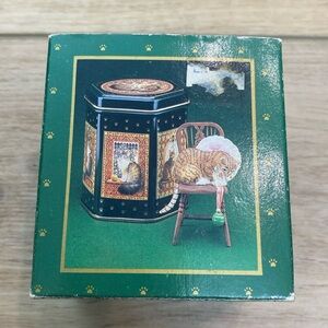Vintage Enesco Ivory Cats Christmas Ornament and Decorative Tin‎